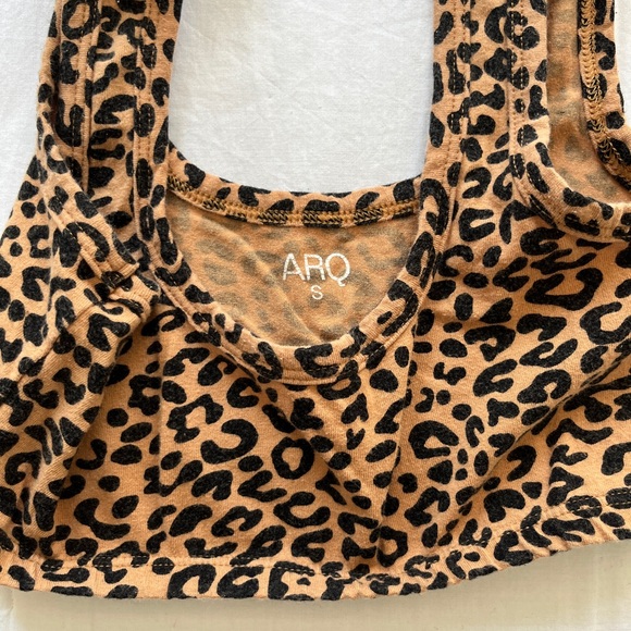 ARQ Wide Strap Bra in Leopard Print - Picture 2 of 3